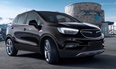 Накладка на бампер с загибом и ребрами Opel Mokka X (рест.) черная фото