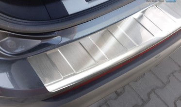 Накладка на бампер с загибом и ребрами Ford Edge фото