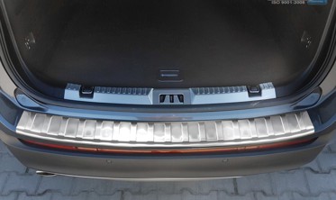 Накладка на бампер с загибом и ребрами Ford Edge фото