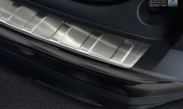 Защитная накладка на бампер с загибом и ребрами Peugeot 3008 II фото
