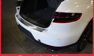 Защитная накладка на бампер с загибом и ребрами Porsche Macan  фото