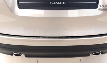 Накладка на бампер с загибом и ребрами Jaguar F-Pace (черная) фото