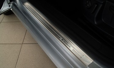 Захисні накладки на пороги Volkswagen Passat B6/B7 фото