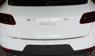 Защитная накладка на бампер с загибом и ребрами Porsche Macan (двойная полировка) фото