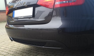 Диффузор заднего бампера Audi A4 B8 в стиле S-line с одним вырезом  фото
