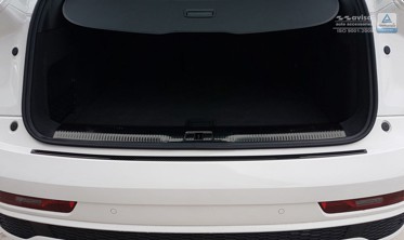 Накладка на бампер AUDI Q3 Sedan Carbon фото