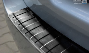 Накладка на бампер с загибом и ребрами BMW 5 F11 Touring (kombi) черная фото