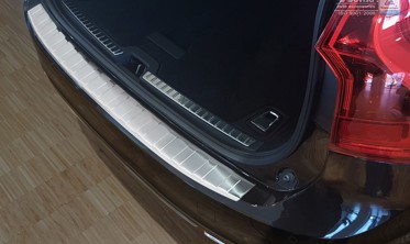 Накладка на бампер с загибом и ребрами Volvo V90 Kombi  фото