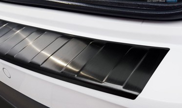 Накладка на бампер із загином та ребрами Audi A4 B9 Allroad чорна фото