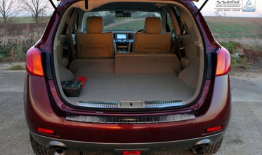 Накладка на бампер с загибом и ребрами Nissan Murano Z51 (черная) фото