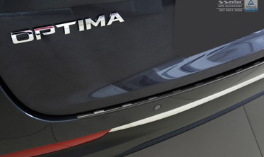 Накладка на бампер с загибом и ребрами Kia Optima IV Combi (черная) фото